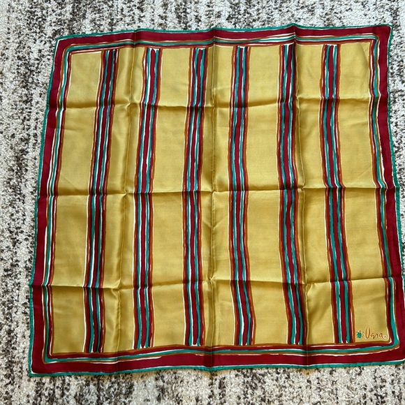 Vera silk scarf. Good condition. 21”x21” square. - Picture 2 of 3